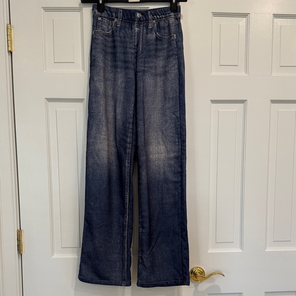 Tik Tok advertised sweatpants in jeans print